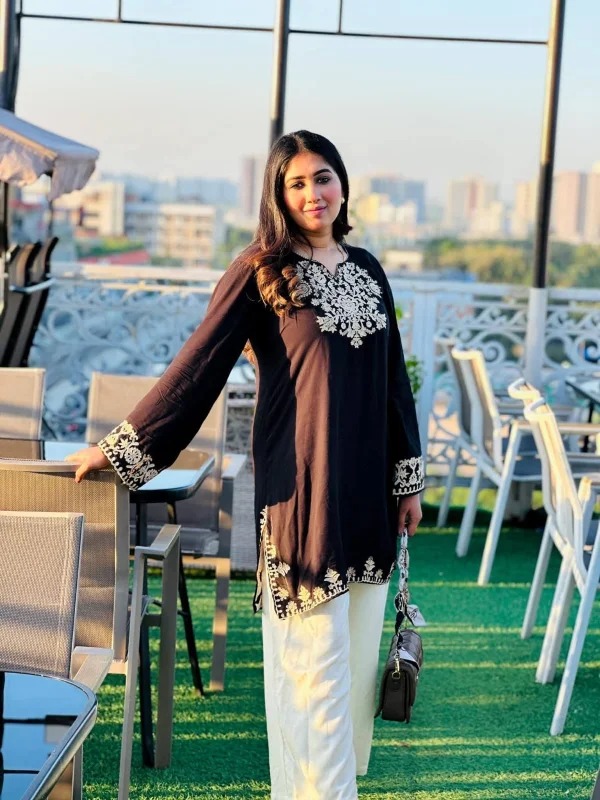 Kalo Kanti Two Piece